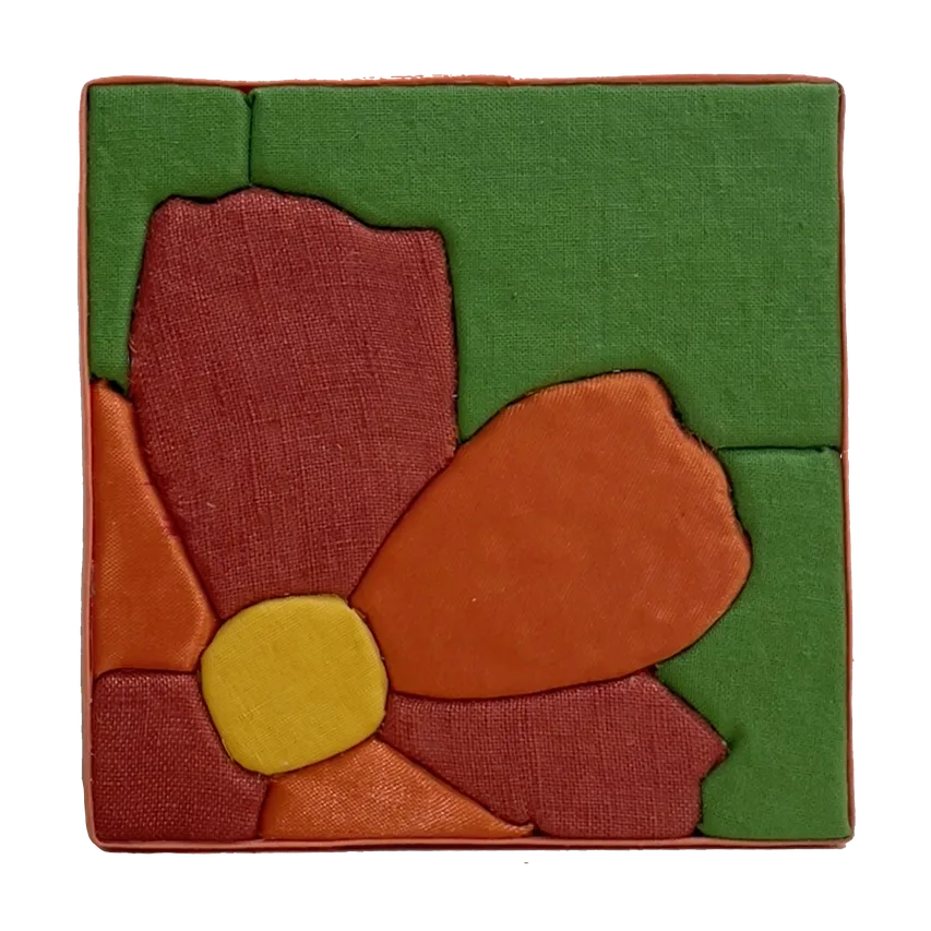 10 × 10 cm Kinusaiga textile picture of a very tightly framed flower: red and orange petals, yellow heart, on a green background, edged with orange bias tape.